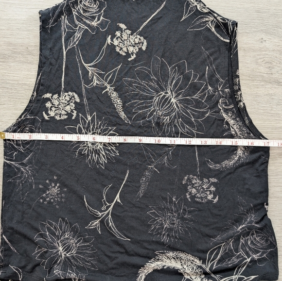 Babaton Floral Black Sleeveless Top Size XS - Picture 7 of 7